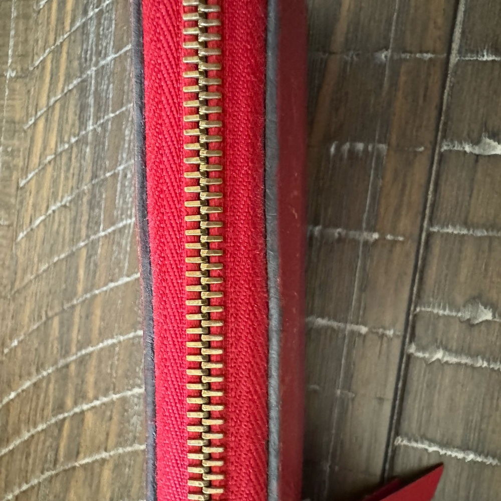 LOUIS VUITTON Red zippy Wallet - Picture 16 of 16